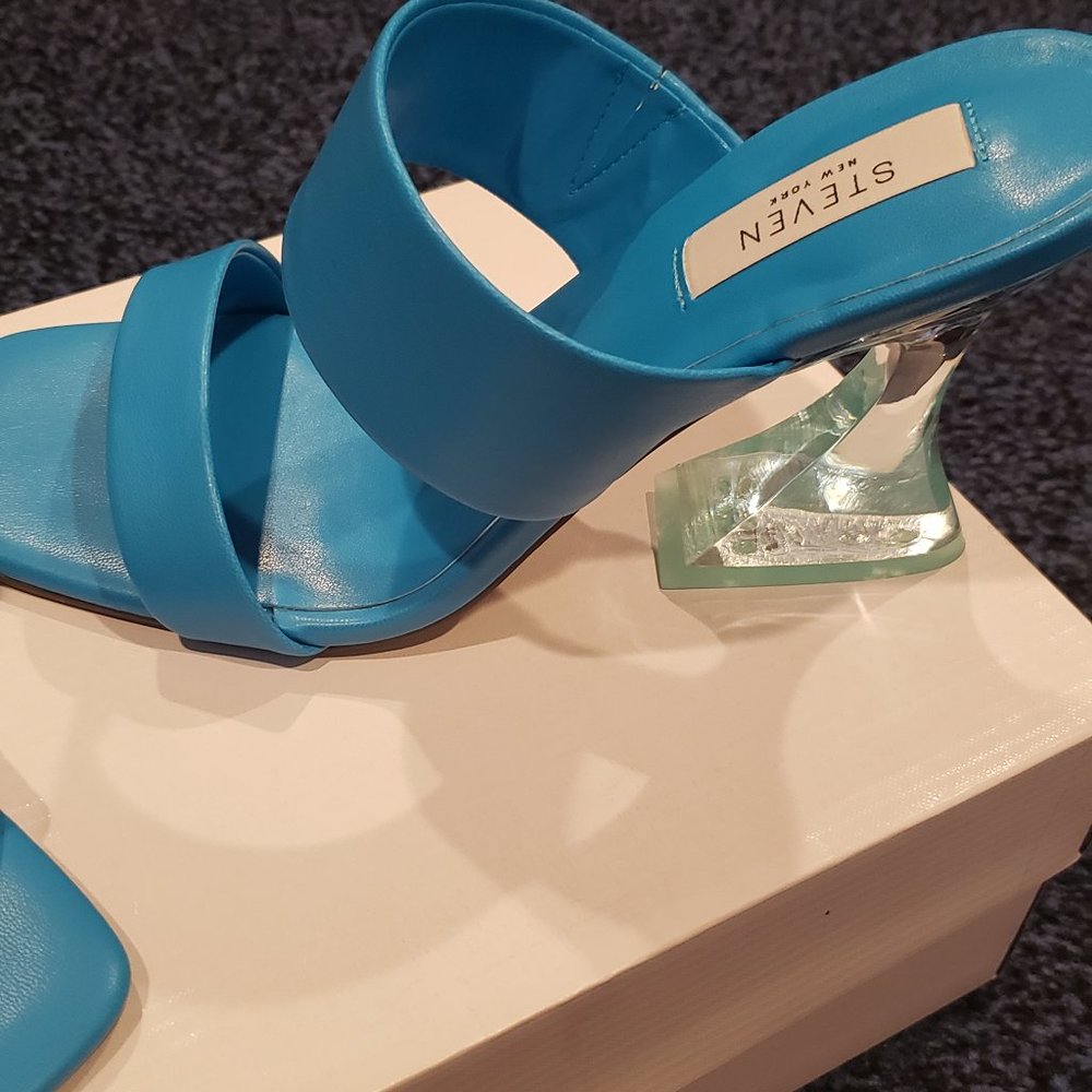 Sandal - Picture 3 of 3